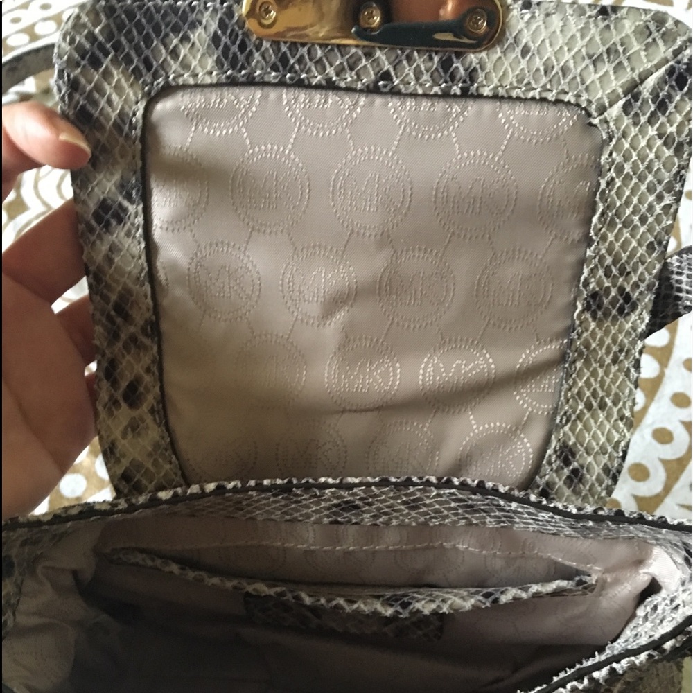 ❗️SOLD ELSEWHERE❗️MK Snakeskin Crossbody - Picture 5 of 7